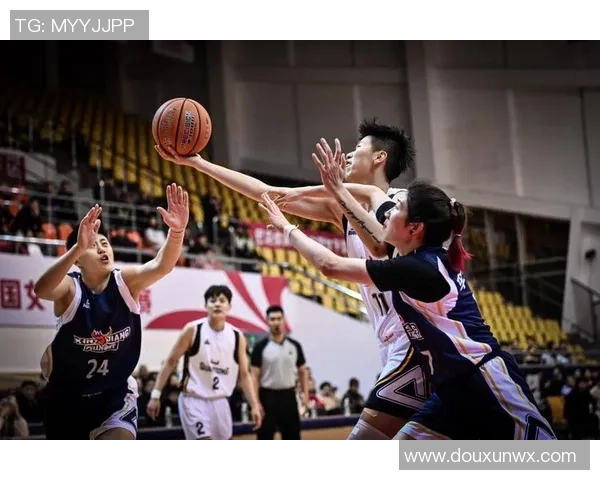 深圳篮球队在挑战赛中的比赛经验与表现分析与点评